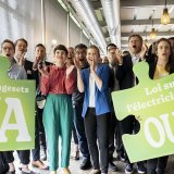 Les partisans à la loi sur l'électricité jubilaient dimanche. KEYSTONE/ANTHONY ANEX